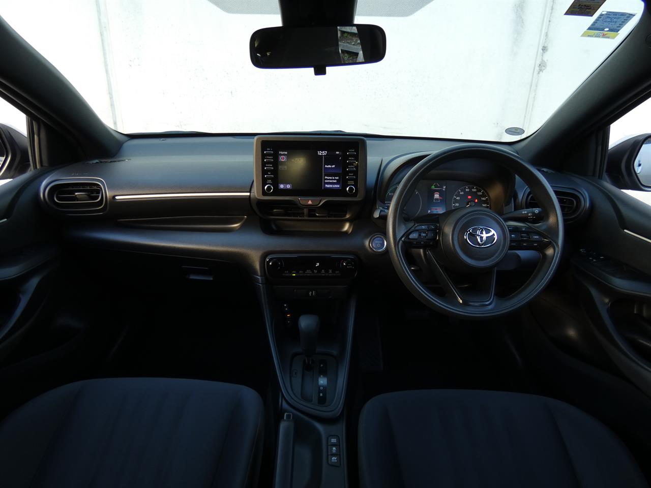 2022 Toyota YARIS thumbnail
