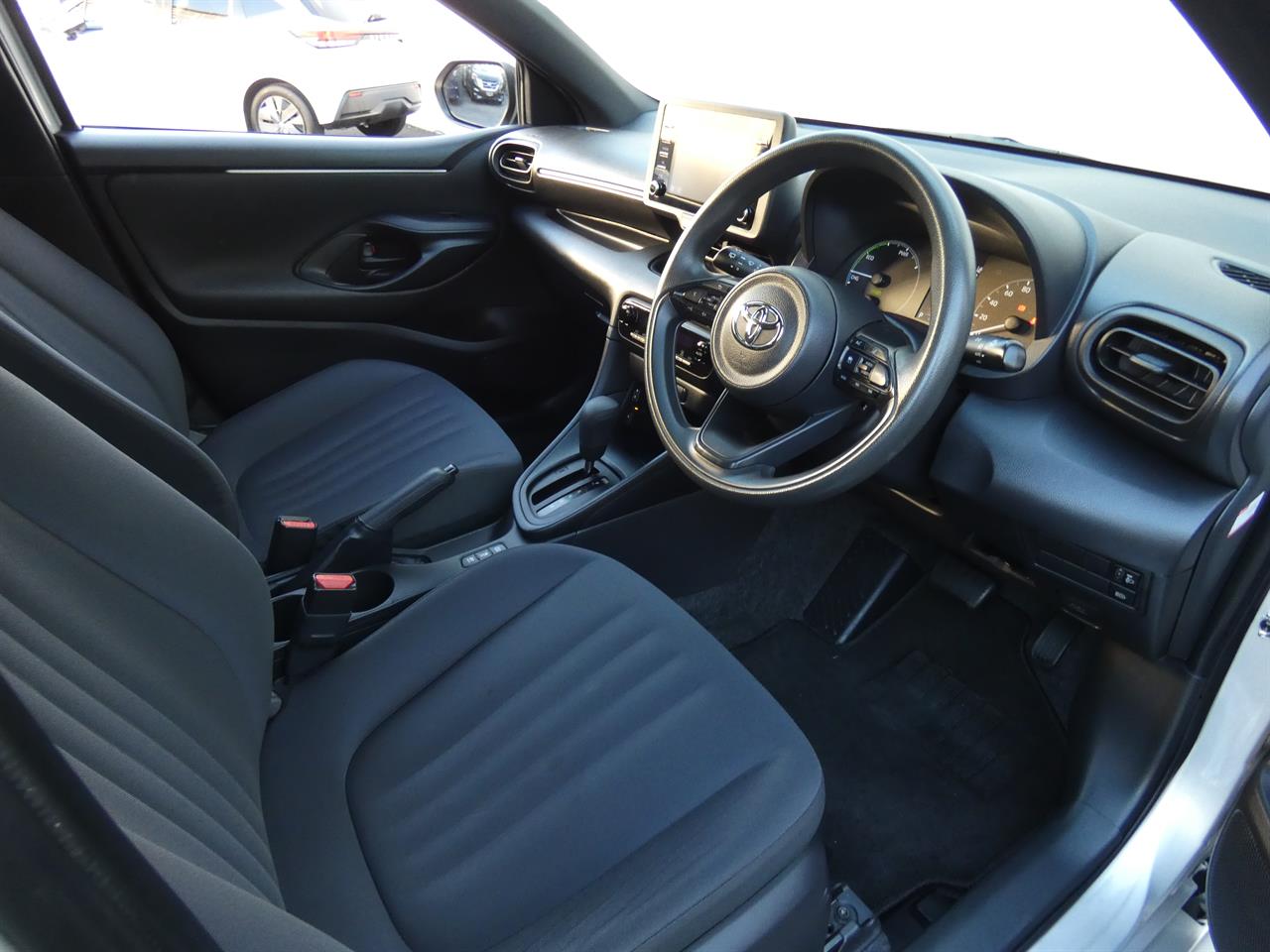 2022 Toyota YARIS thumbnail