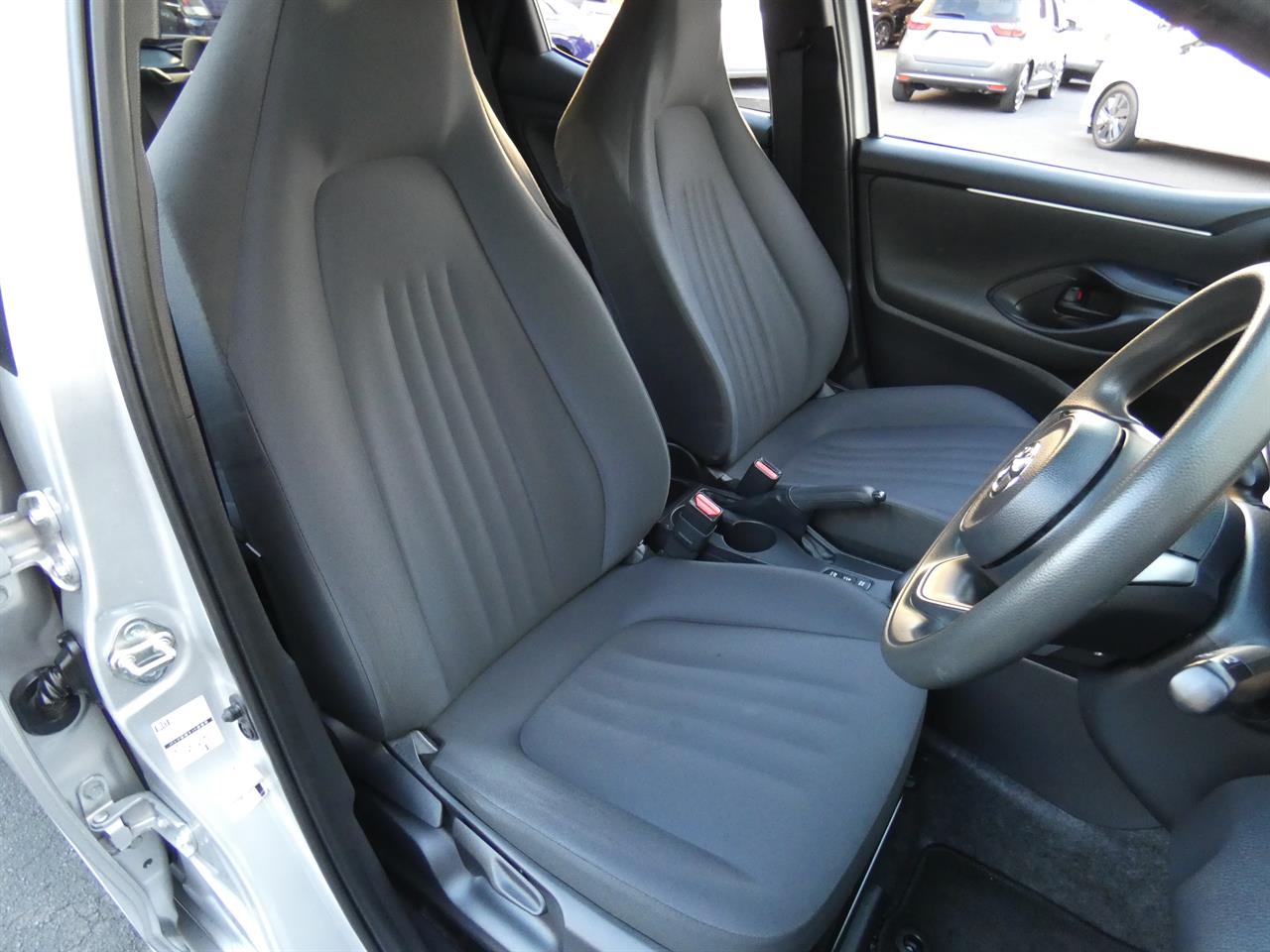 2022 Toyota YARIS thumbnail