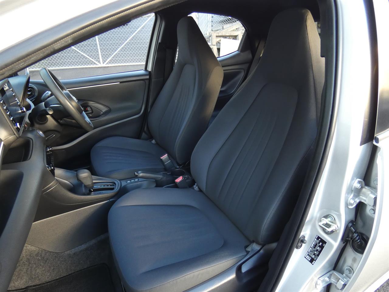 2022 Toyota YARIS thumbnail
