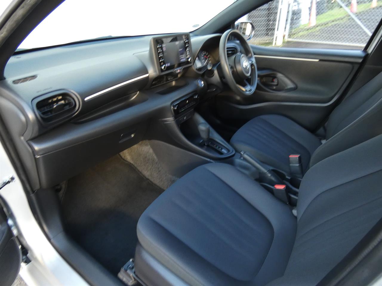 2022 Toyota YARIS thumbnail