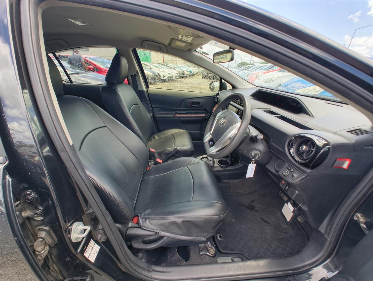 2015 Toyota Aqua thumbnail
