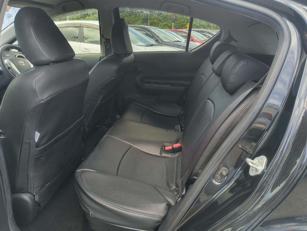 2015 Toyota Aqua thumbnail
