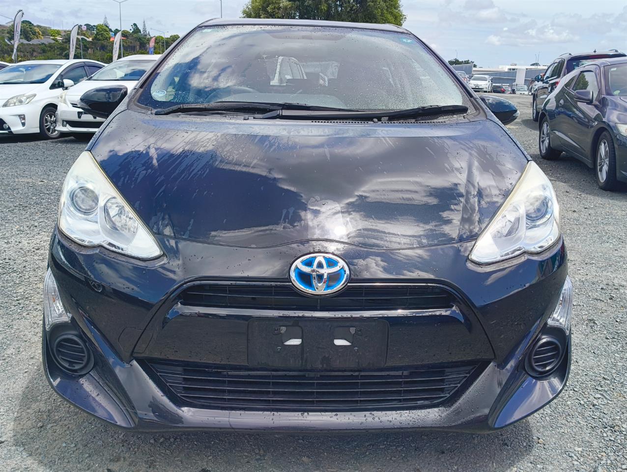 2015 Toyota Aqua thumbnail
