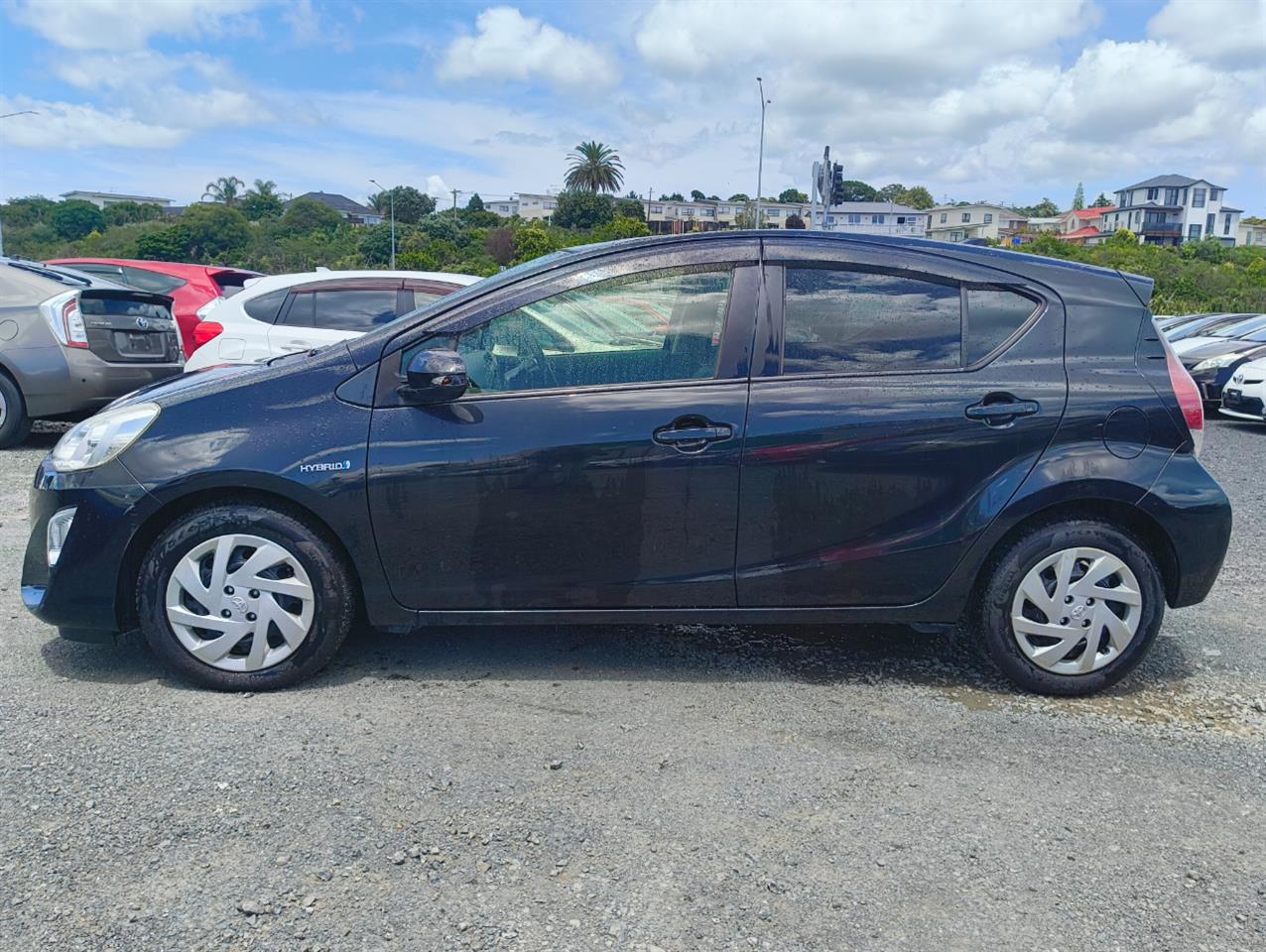 2015 Toyota Aqua thumbnail