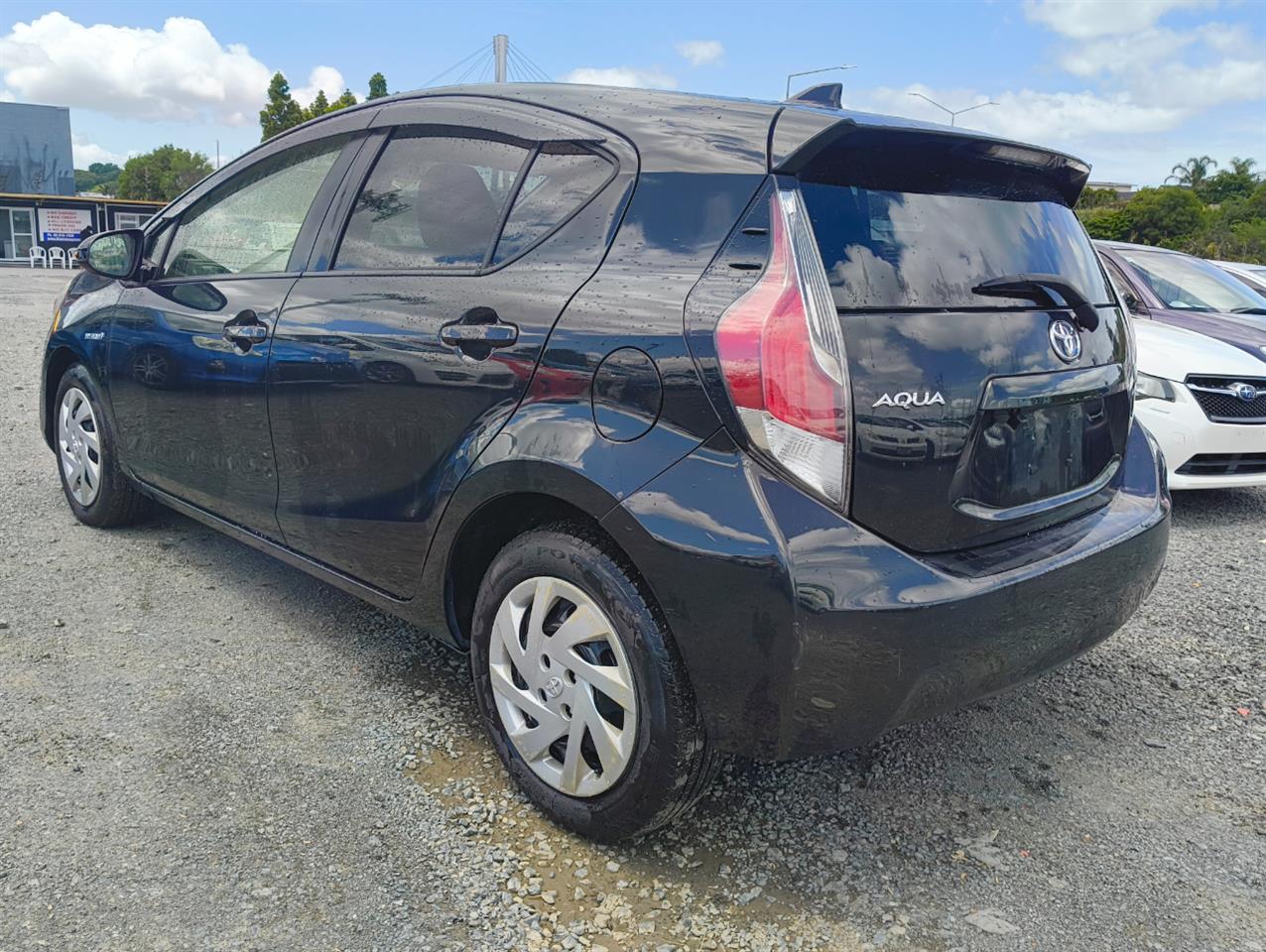 2015 Toyota Aqua thumbnail