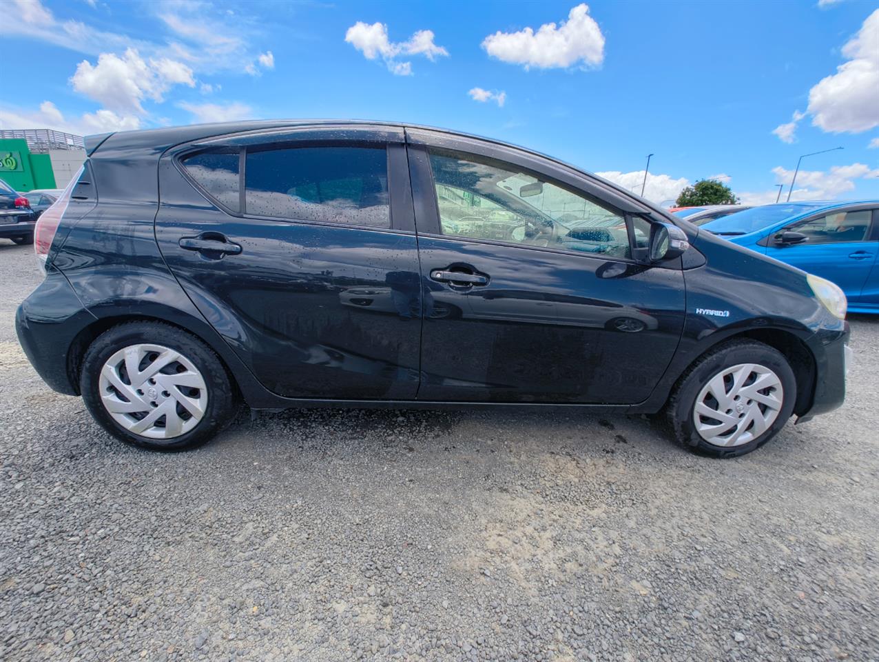 2015 Toyota Aqua thumbnail