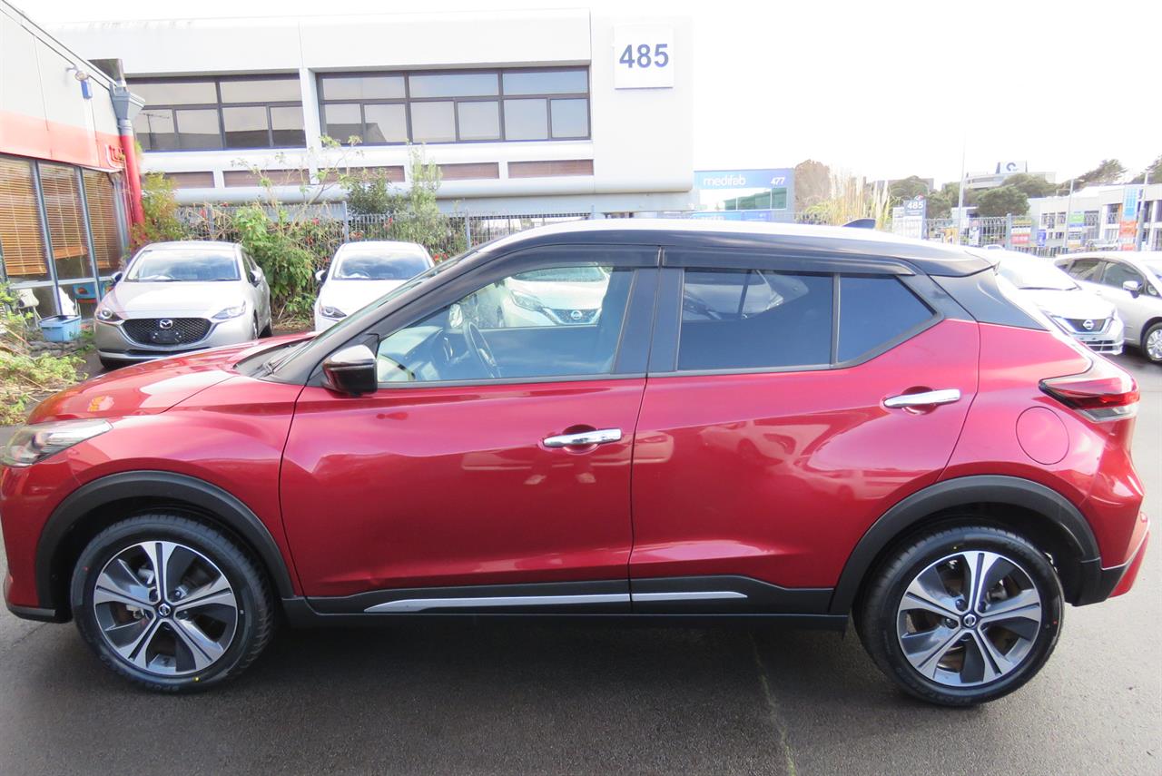 2020 Nissan Kicks thumbnail