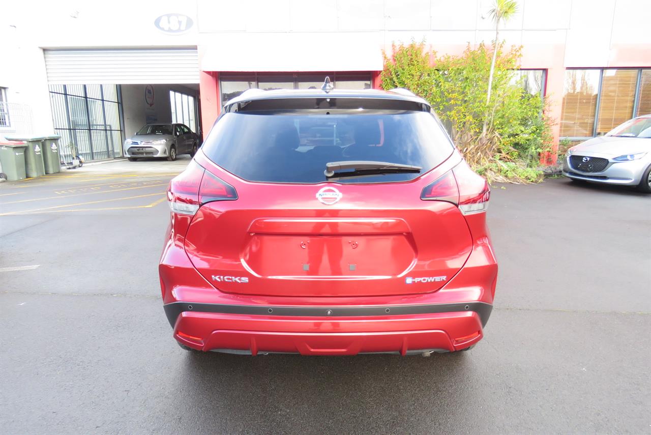 2020 Nissan Kicks thumbnail