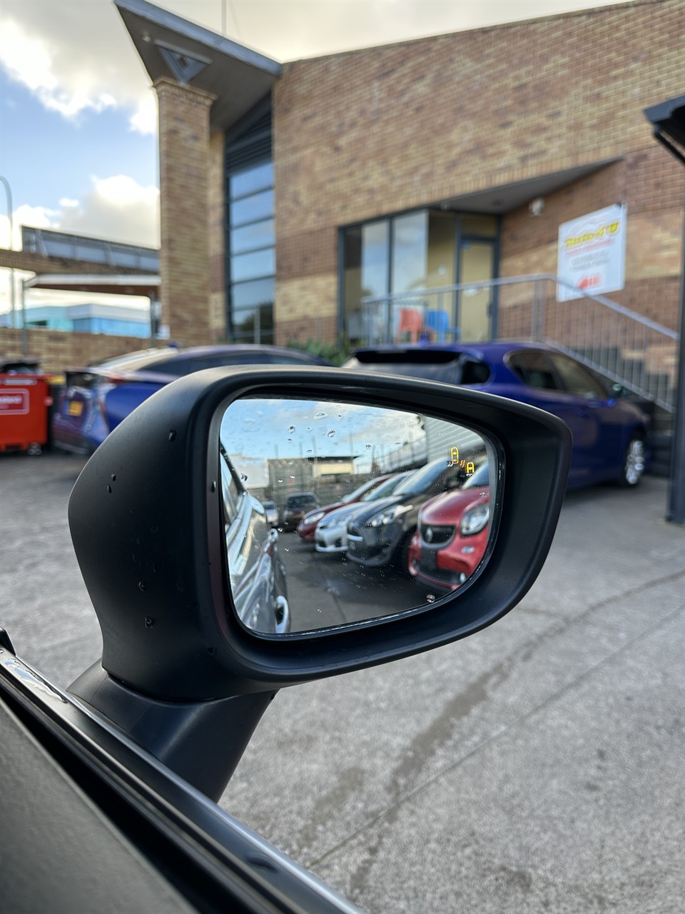 2021 Mazda 2 thumbnail