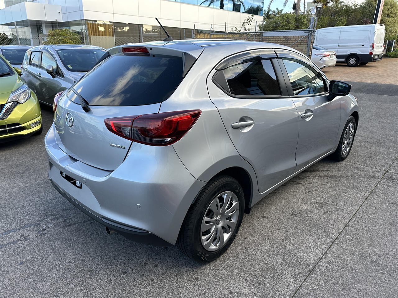 2021 Mazda 2 thumbnail