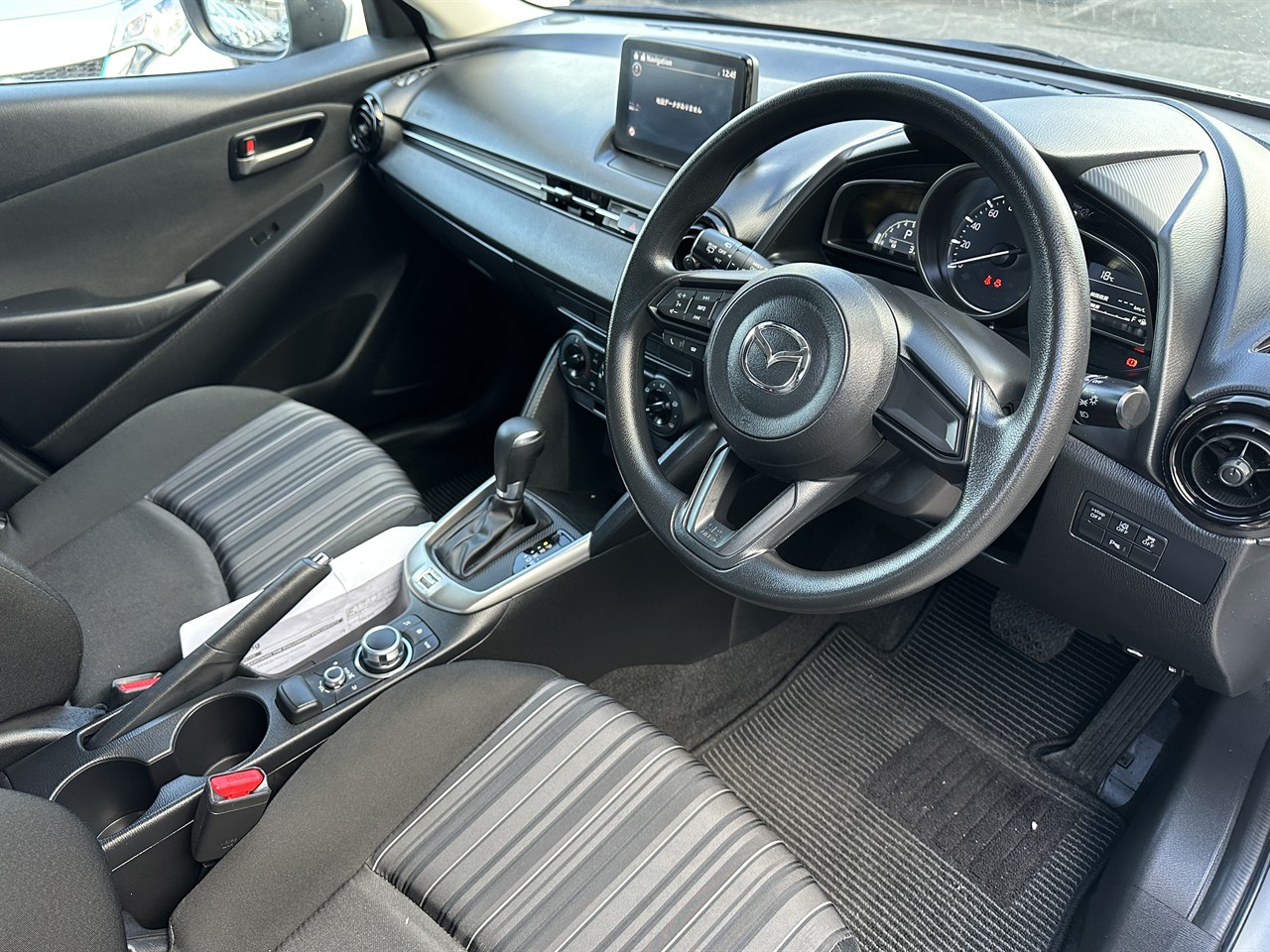 2021 Mazda 2 thumbnail