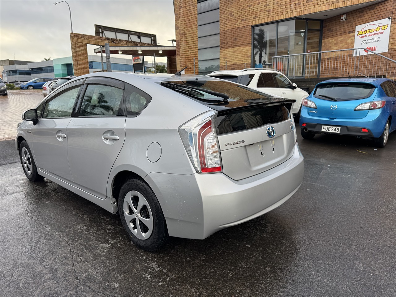 2014 Toyota Prius thumbnail