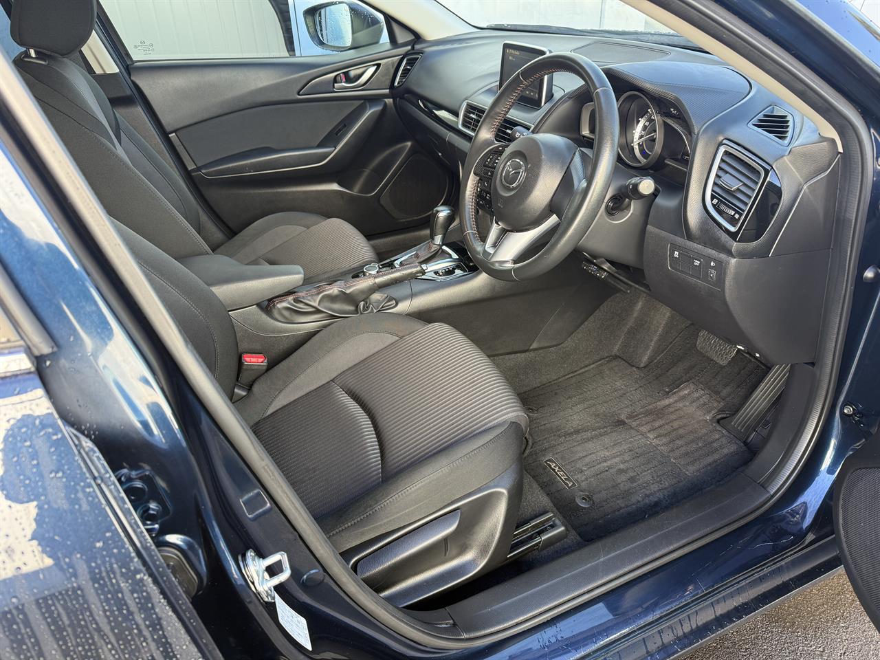2014 Mazda Axela thumbnail