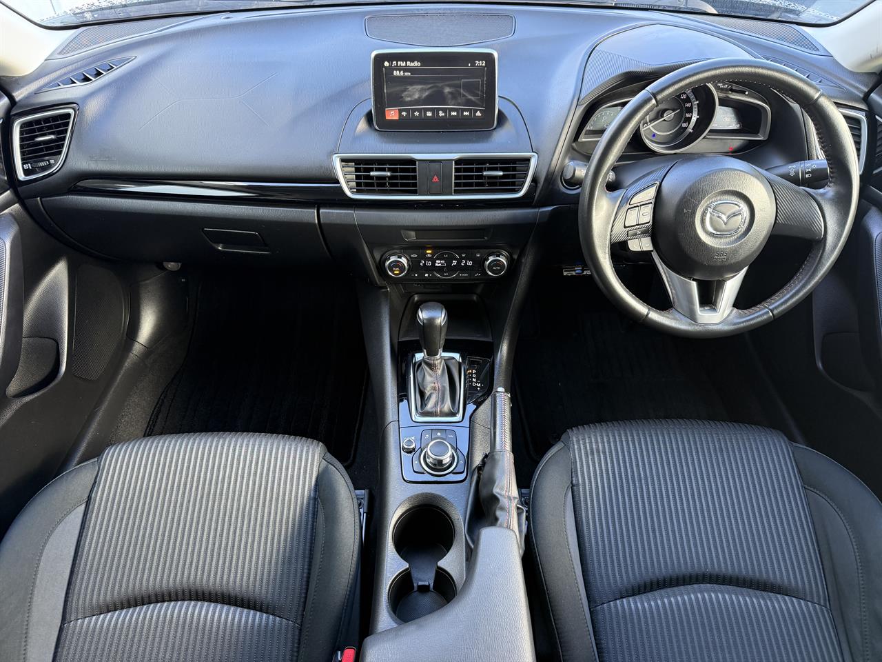 2014 Mazda Axela thumbnail