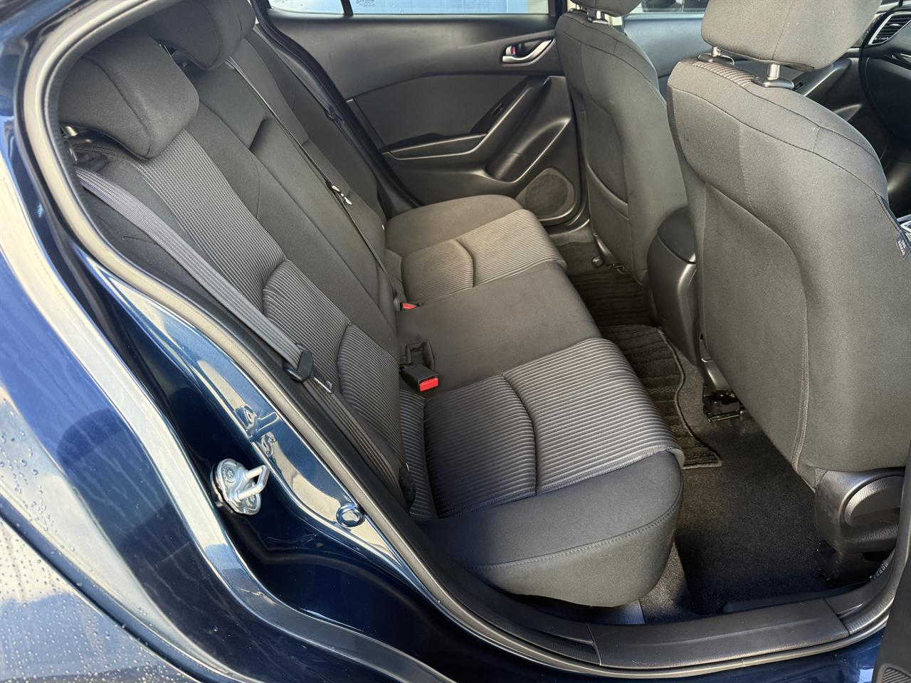 2014 Mazda Axela thumbnail