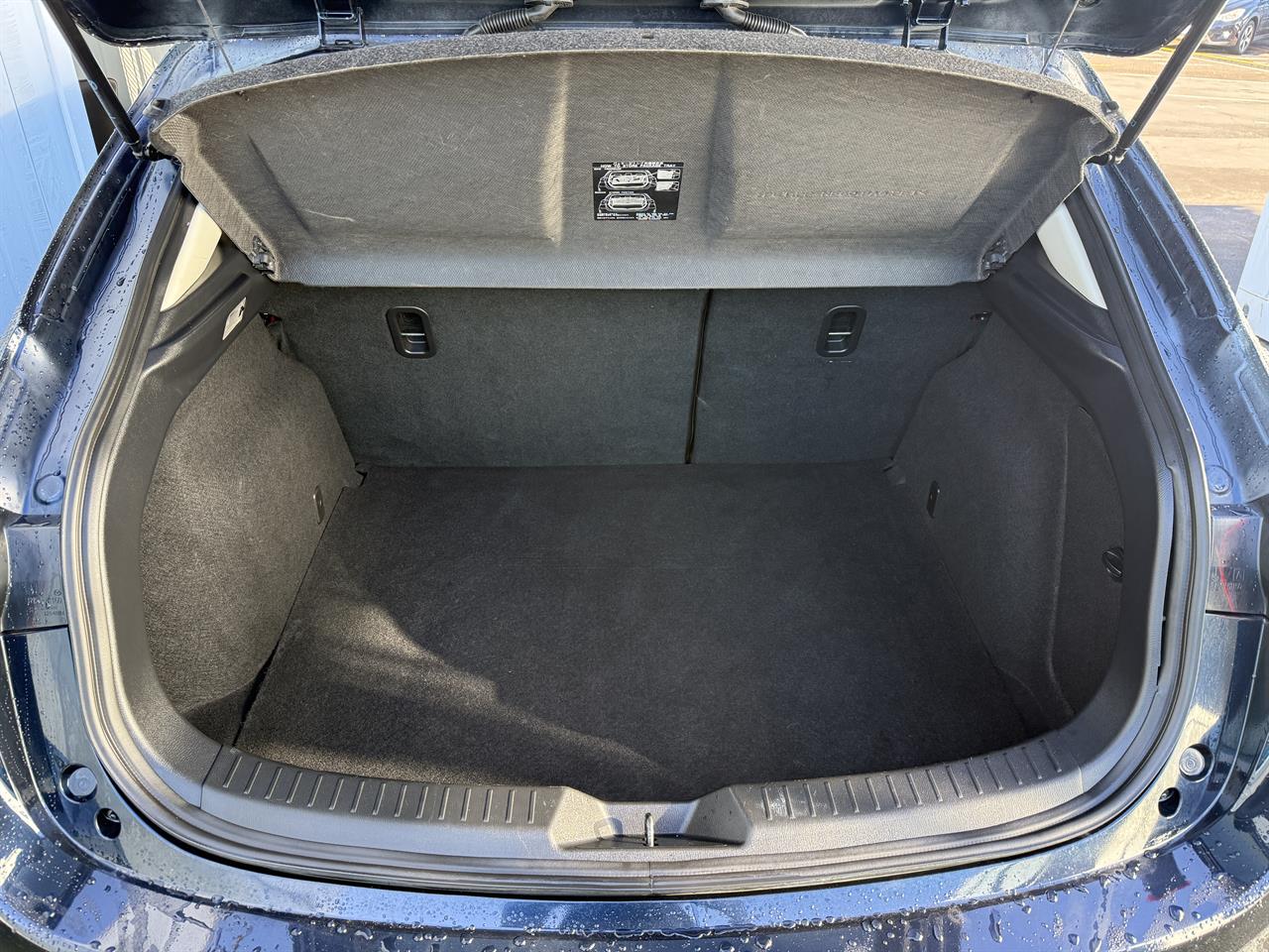 2014 Mazda Axela thumbnail