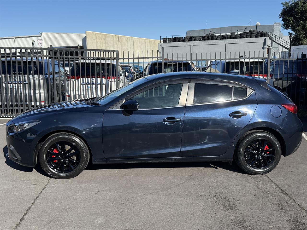 2014 Mazda Axela thumbnail