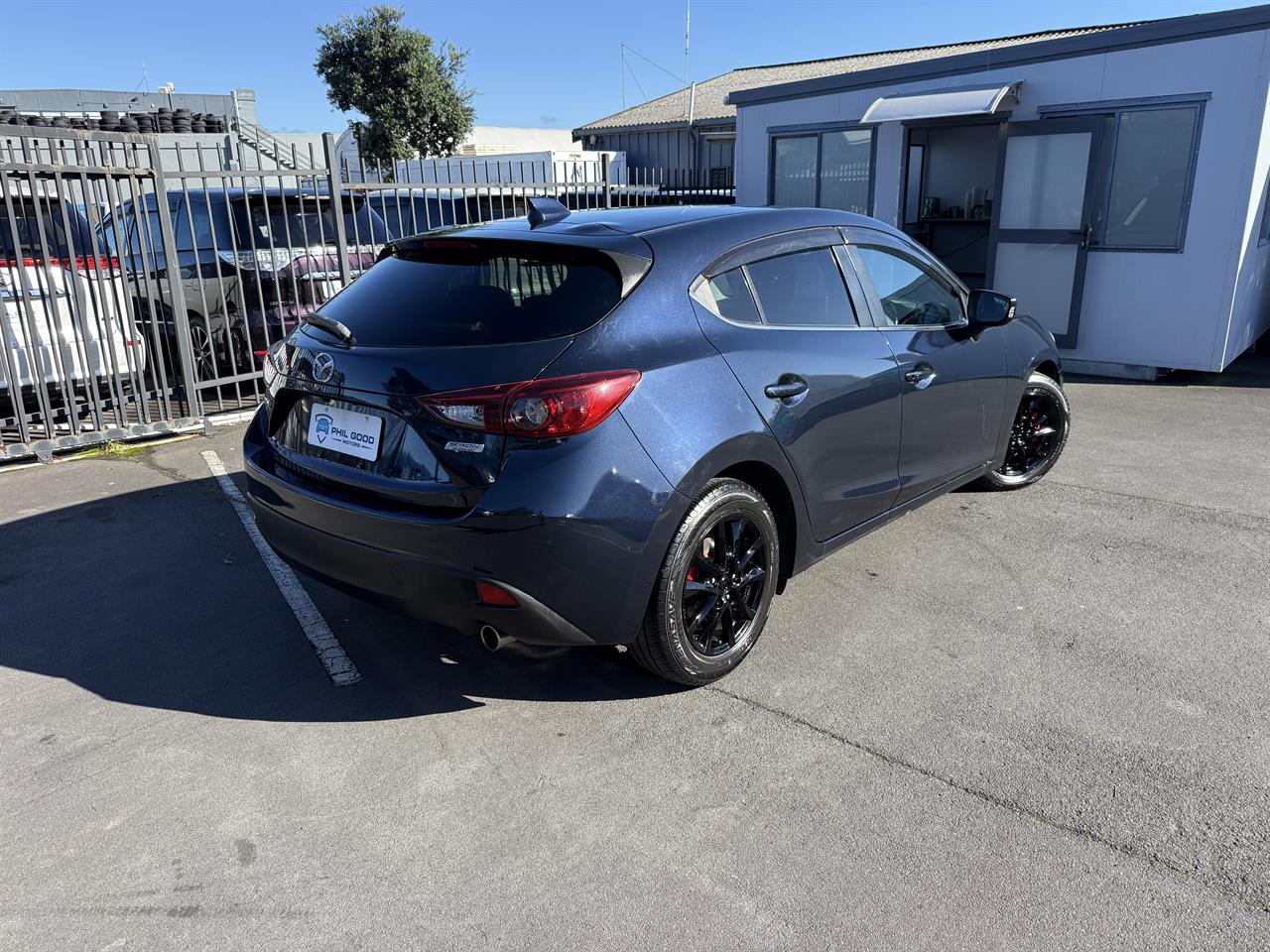 2014 Mazda Axela thumbnail