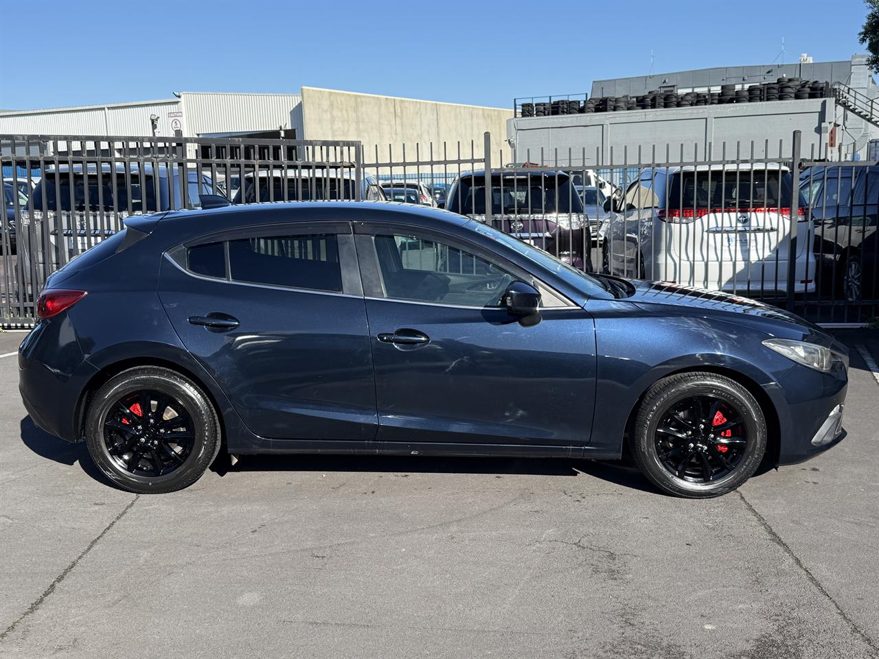 2014 Mazda Axela thumbnail