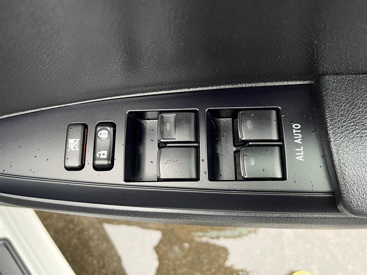 2016 Toyota Corolla thumbnail