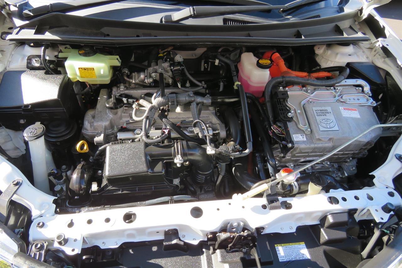 2016 Toyota Corolla thumbnail