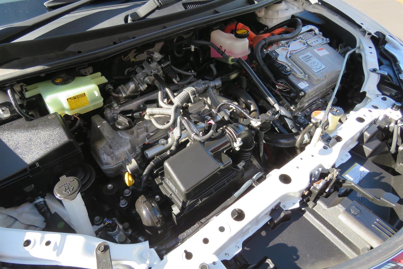 2016 Toyota Corolla thumbnail