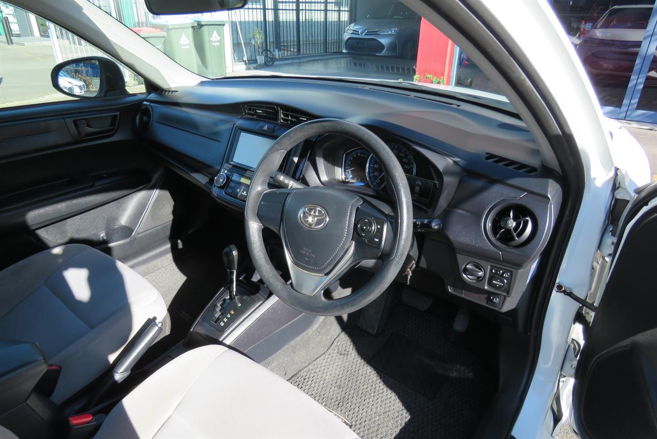 2016 Toyota Corolla thumbnail