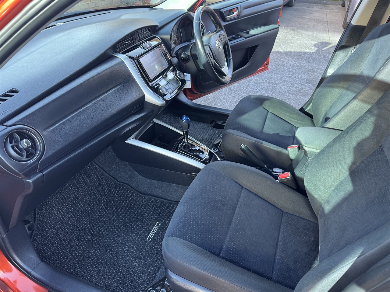 2015 Toyota Corolla thumbnail