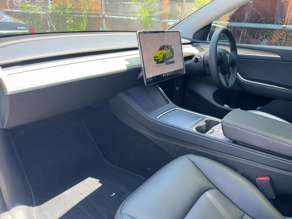 2023 Tesla Model thumbnail