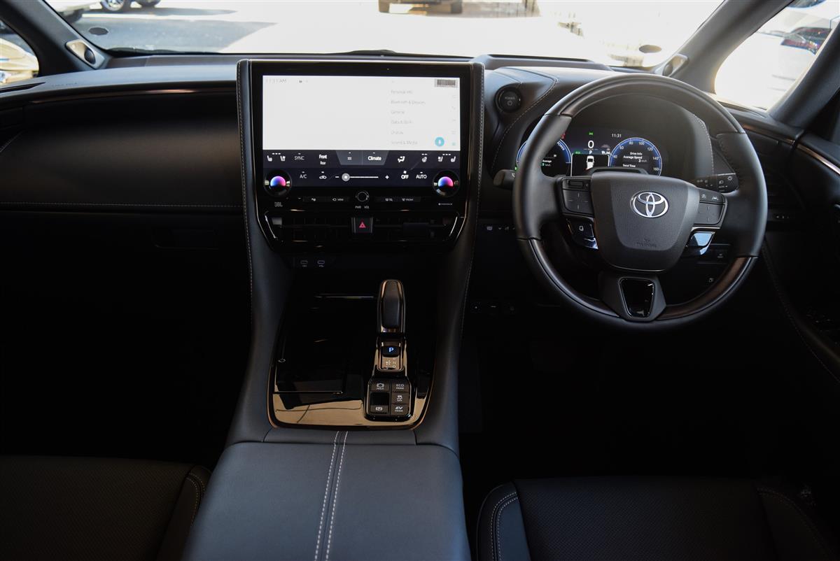 2026 Toyota Alphard thumbnail