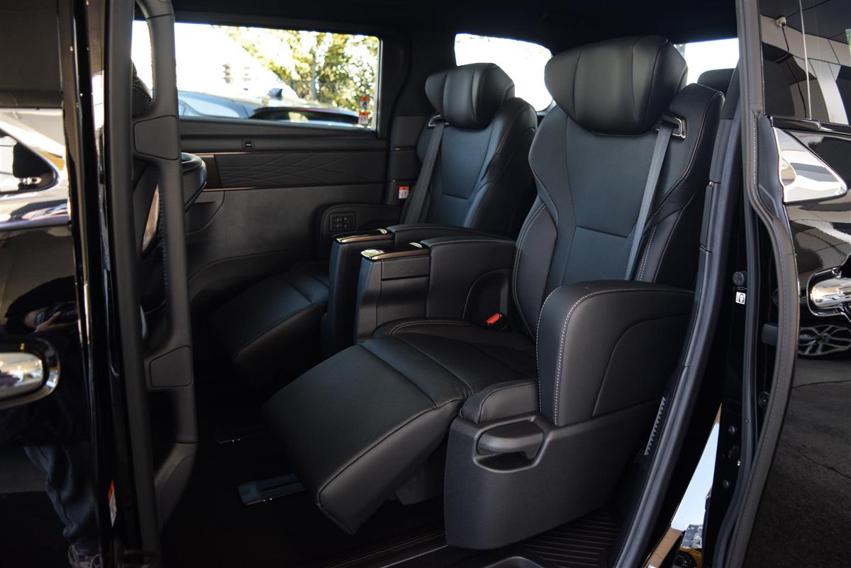 2026 Toyota Alphard thumbnail