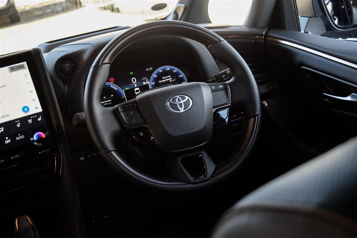 2026 Toyota Alphard thumbnail