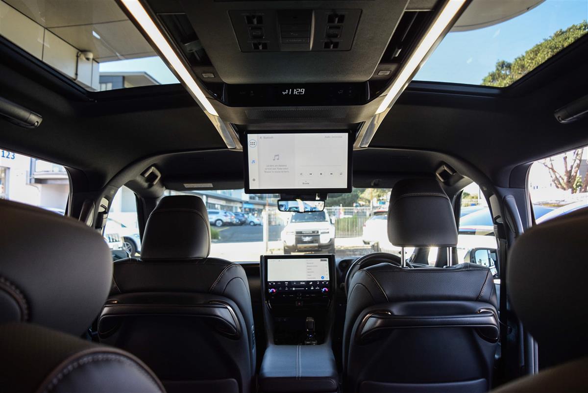 2026 Toyota Alphard thumbnail