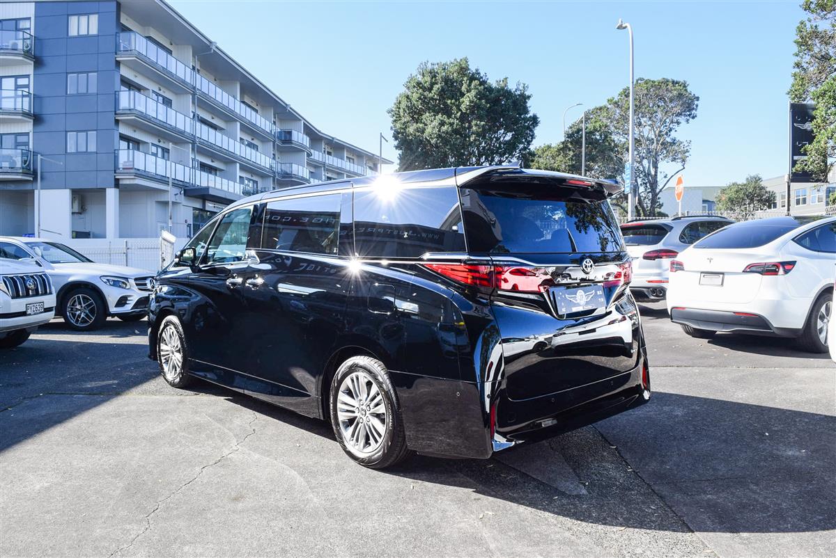 2026 Toyota Alphard thumbnail