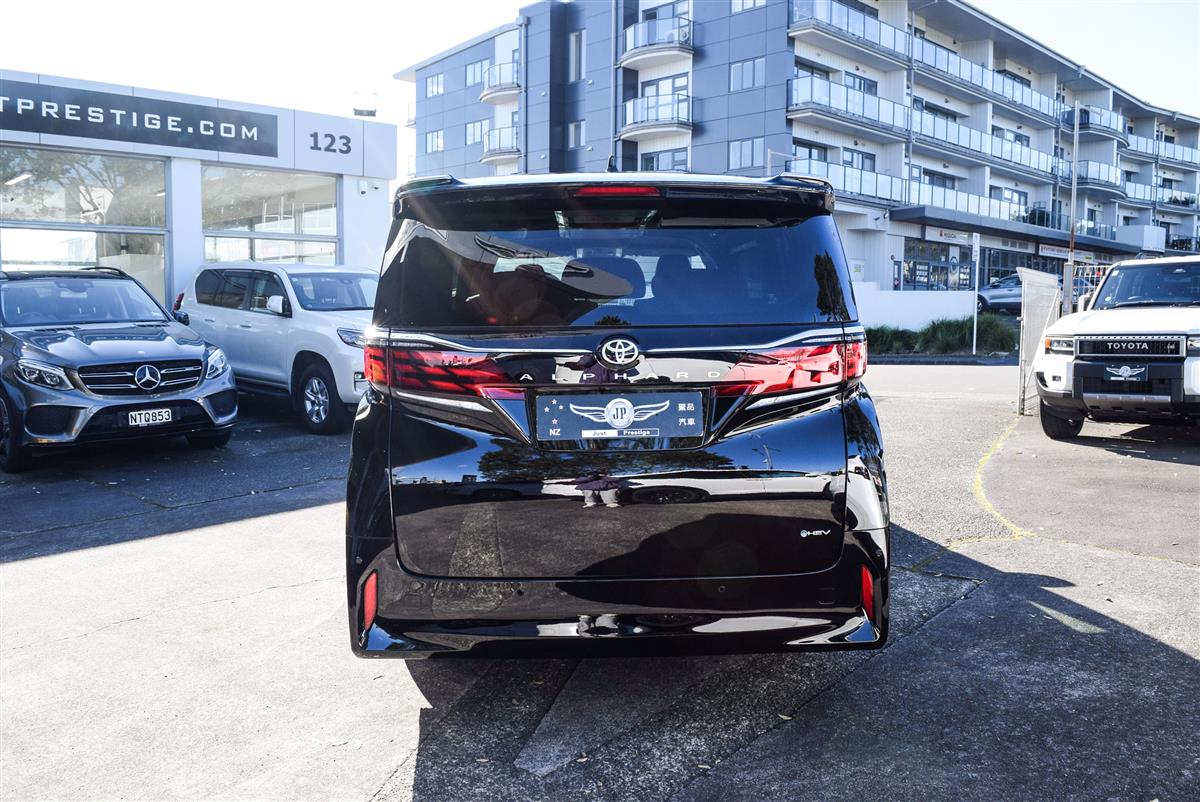 2026 Toyota Alphard thumbnail