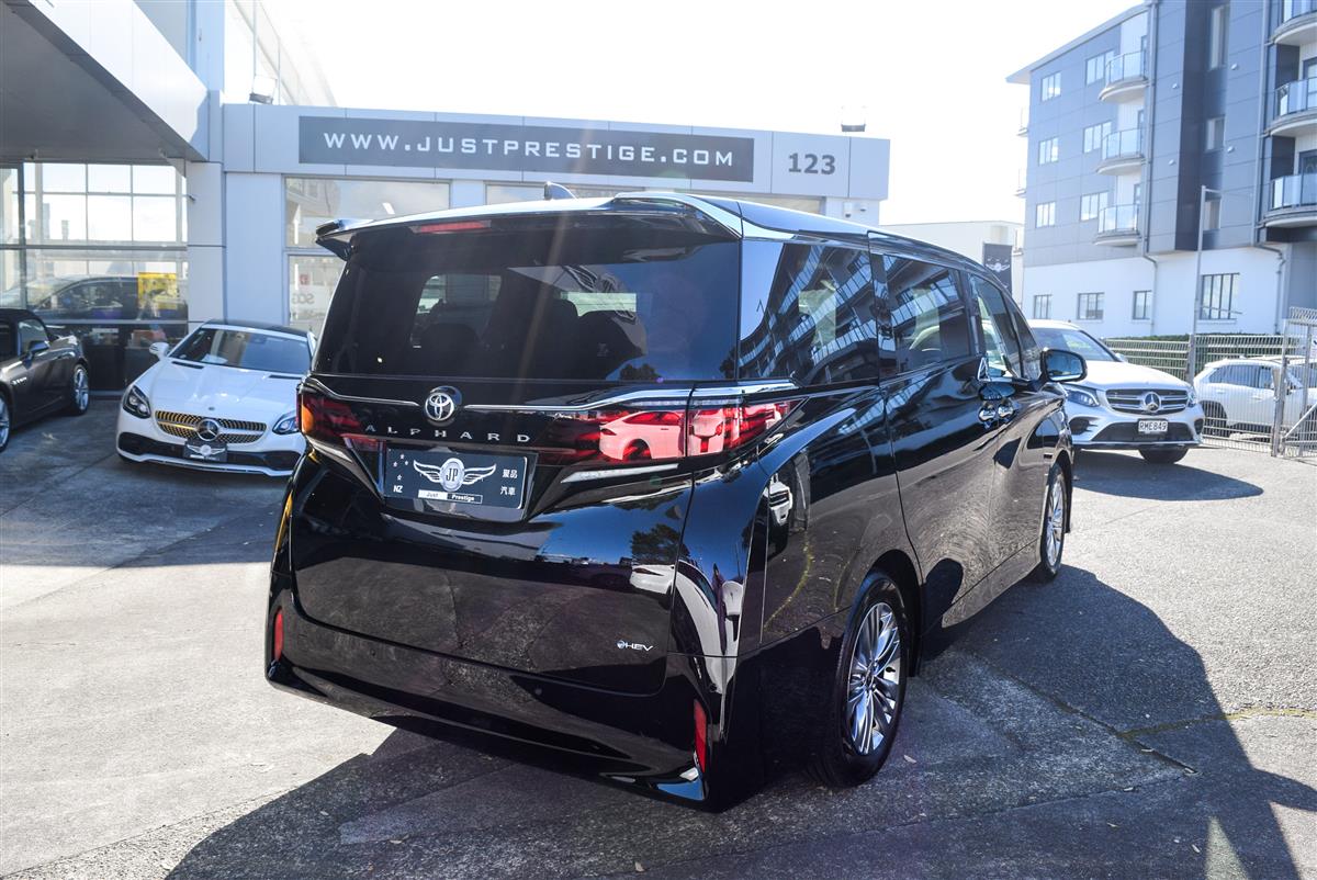 2026 Toyota Alphard thumbnail