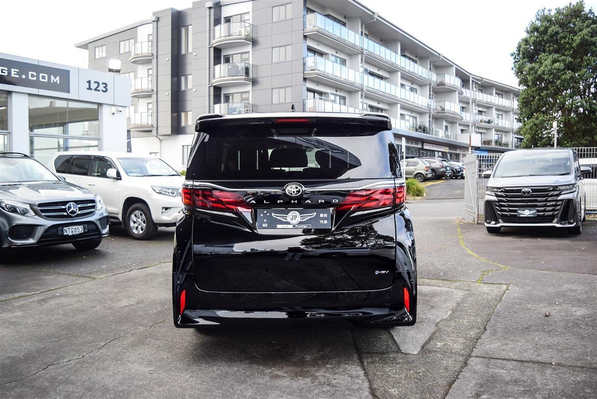 2026 Toyota Alphard thumbnail