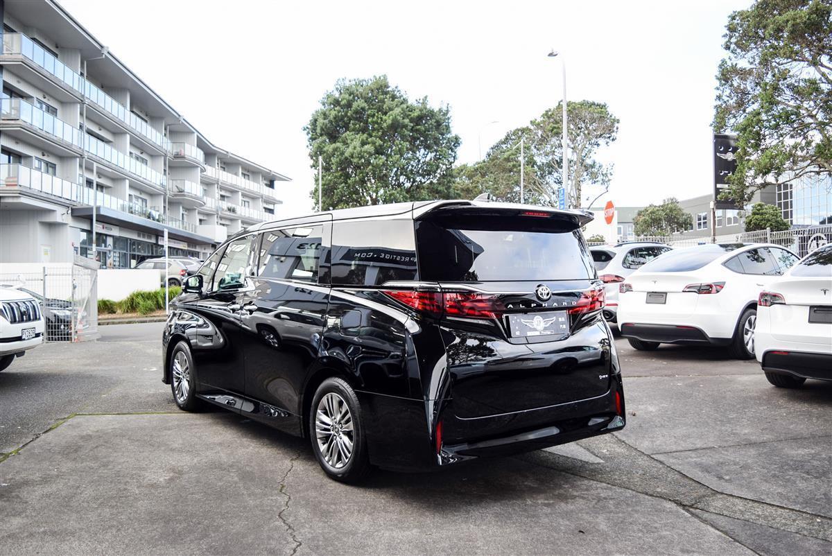 2026 Toyota Alphard thumbnail