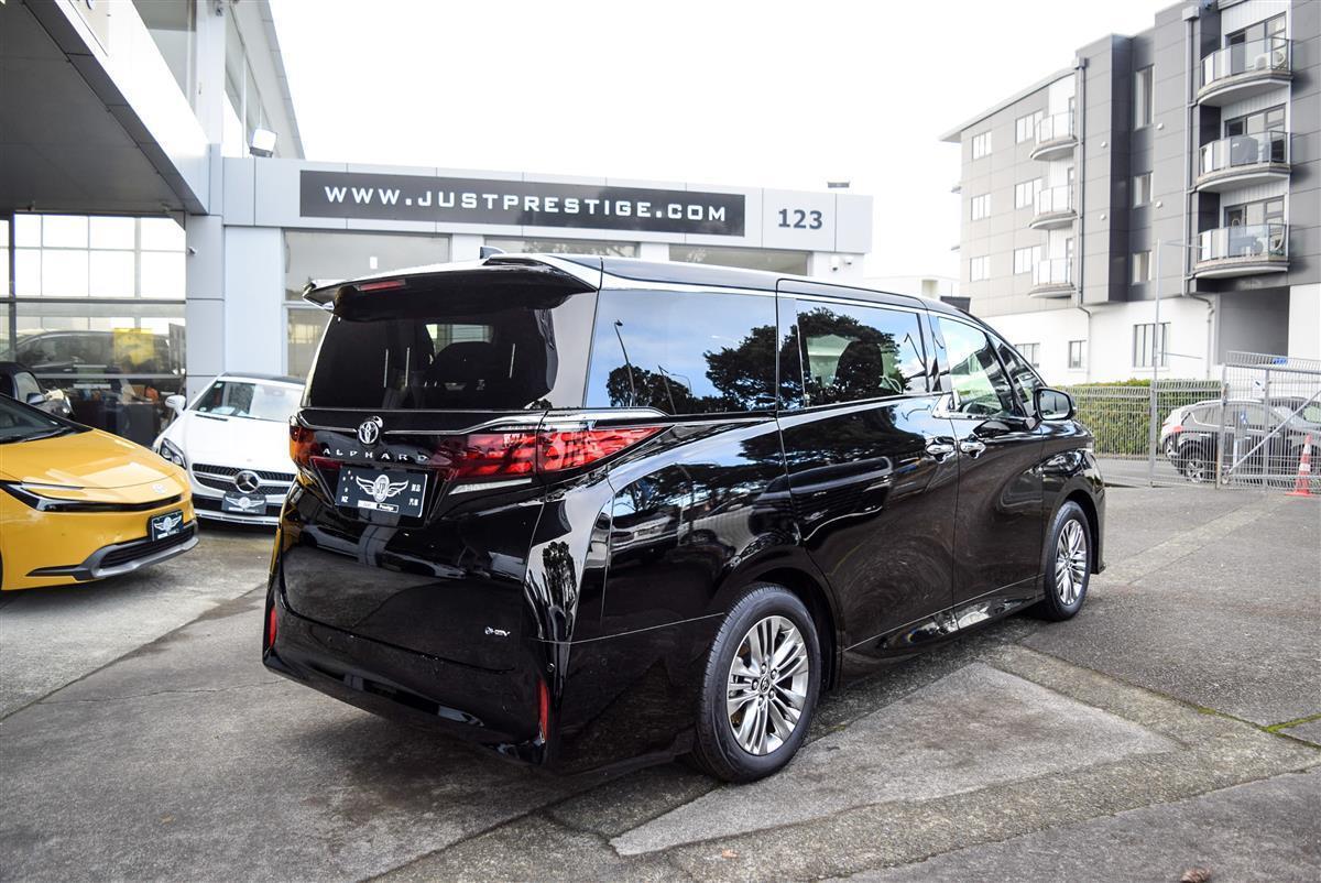 2026 Toyota Alphard thumbnail