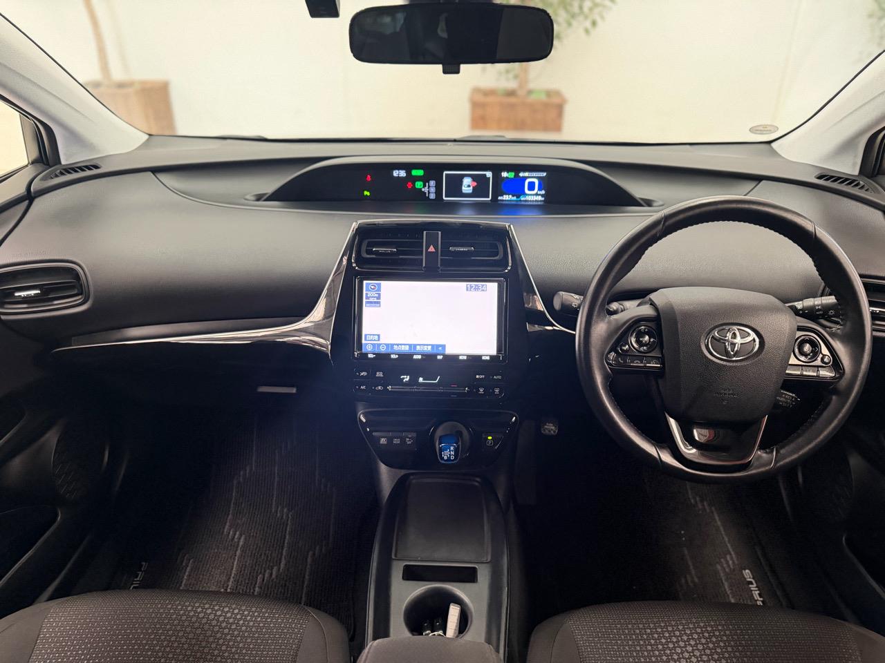 2019 Toyota Prius thumbnail