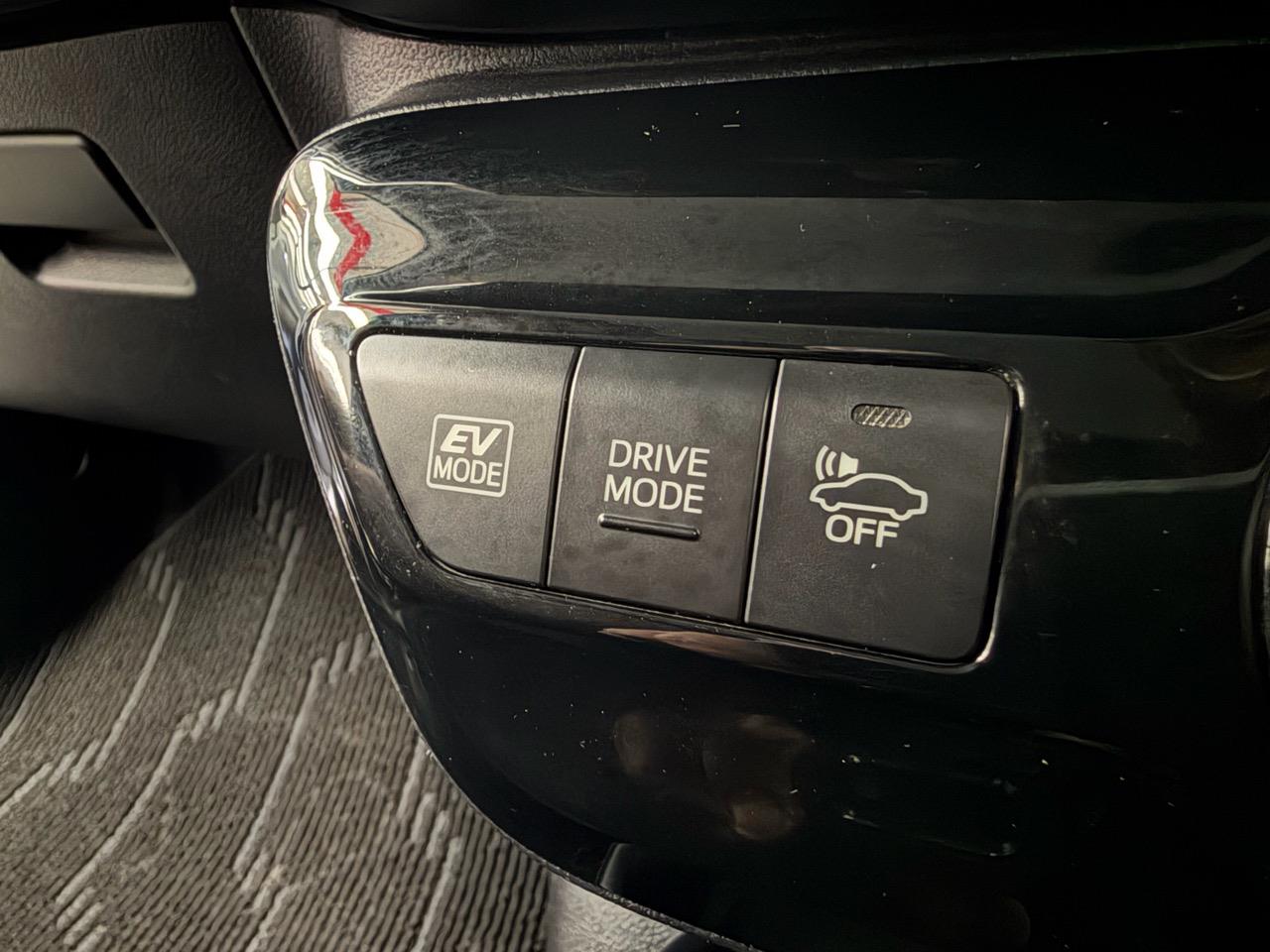 2019 Toyota Prius thumbnail