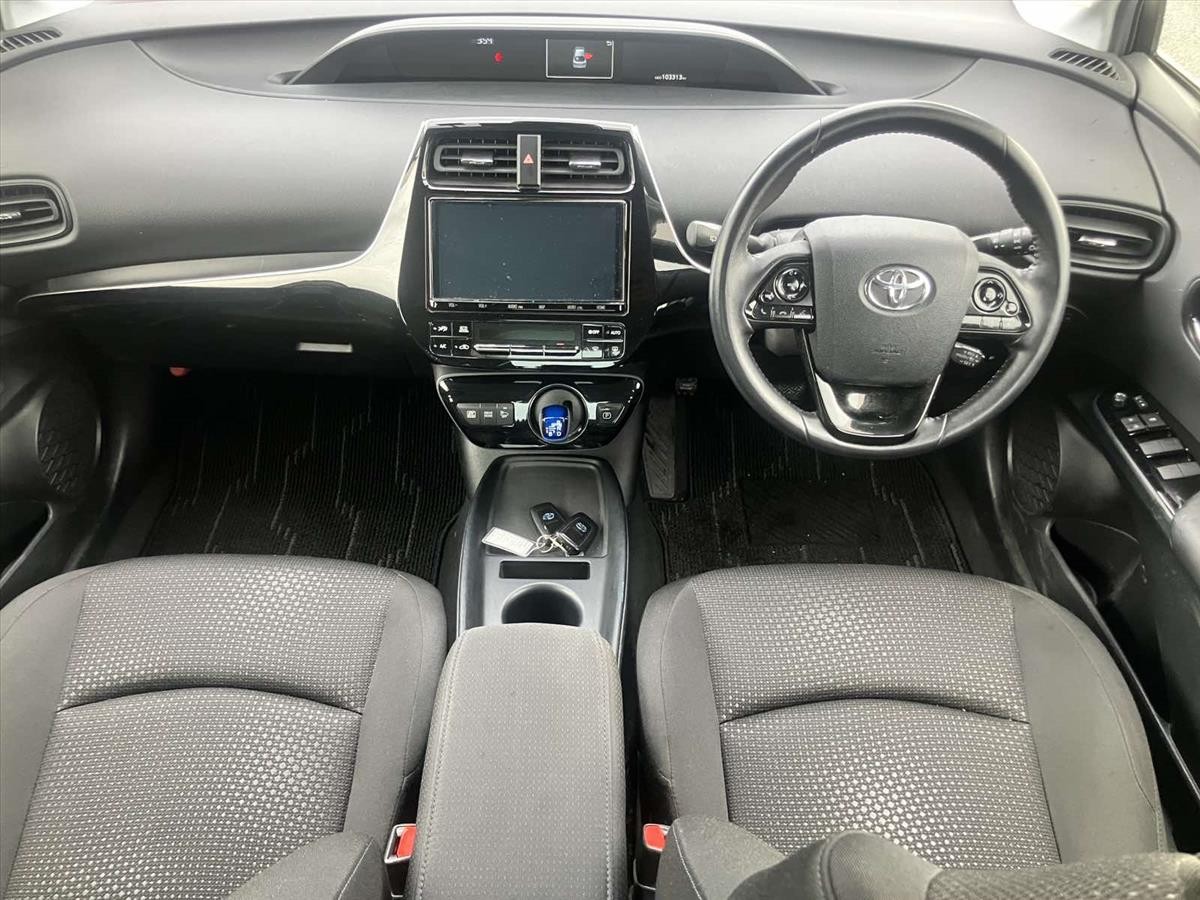2019 Toyota Prius thumbnail