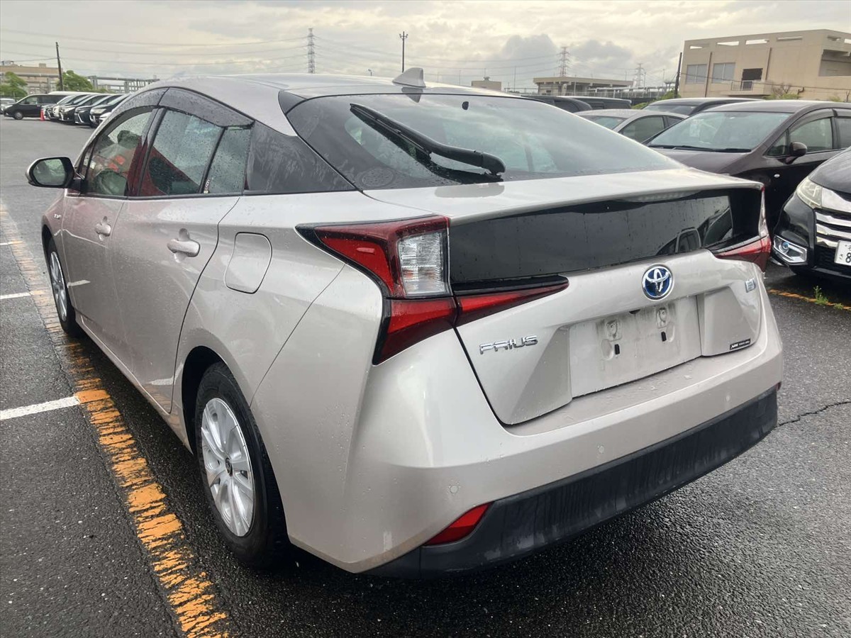 2019 Toyota Prius thumbnail