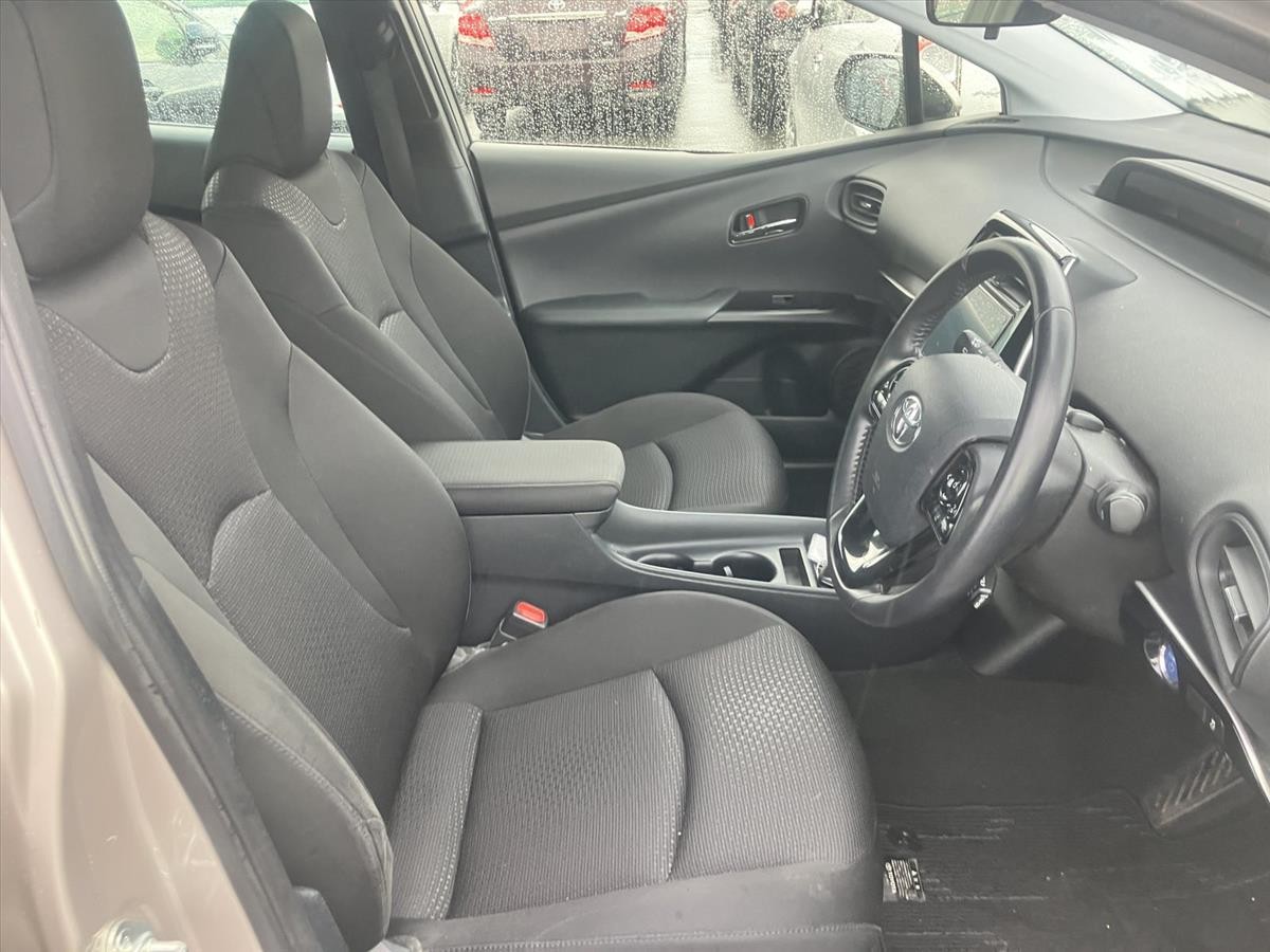 2019 Toyota Prius thumbnail