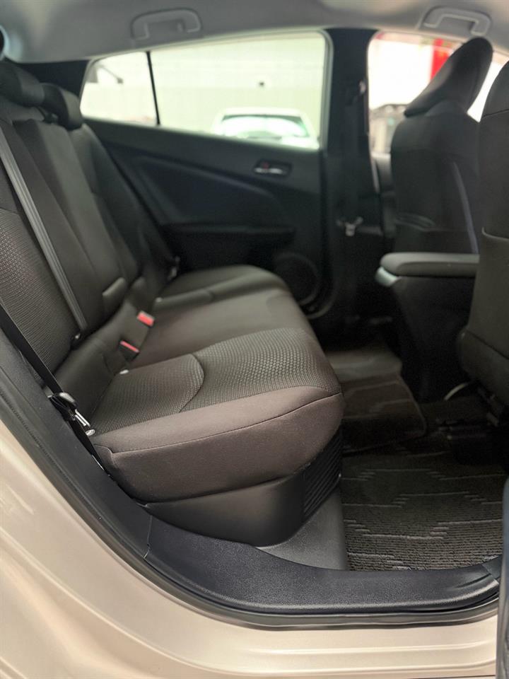 2019 Toyota Prius thumbnail