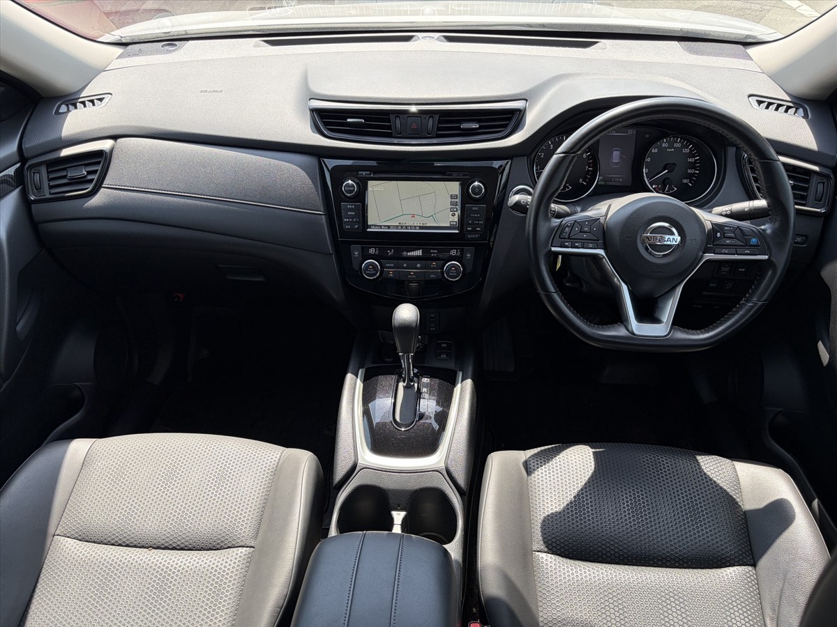 2017 Nissan X-Trail thumbnail