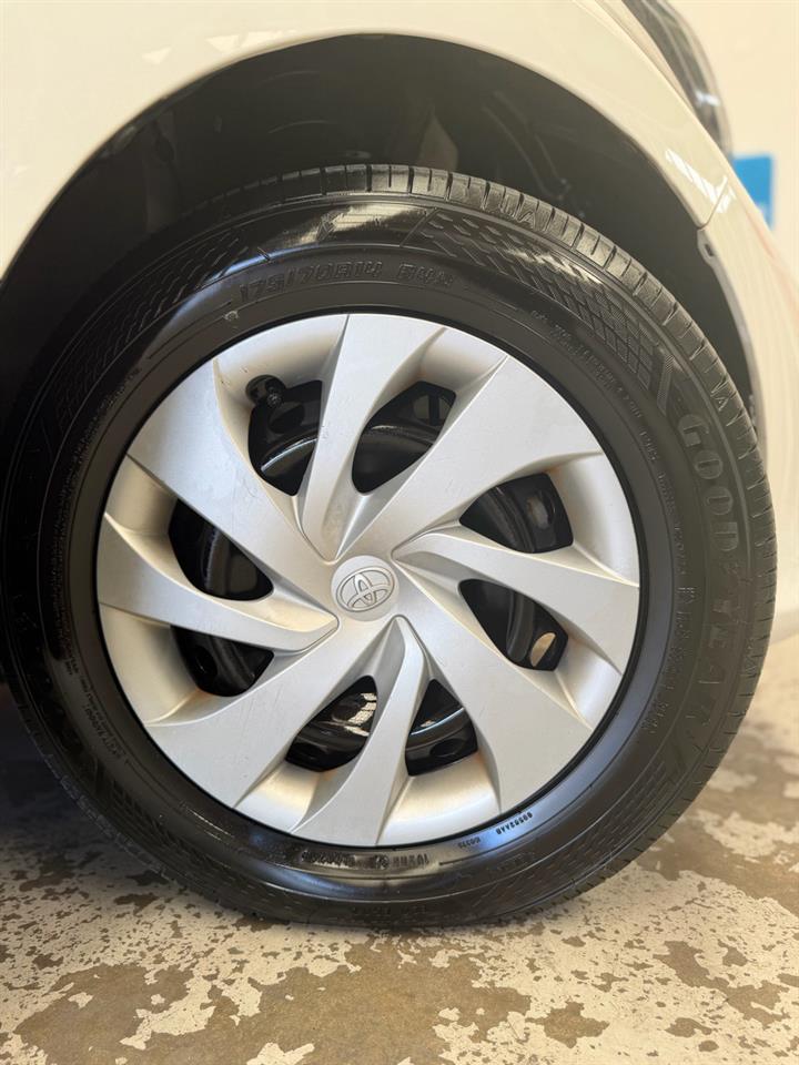 2021 Toyota Yaris thumbnail