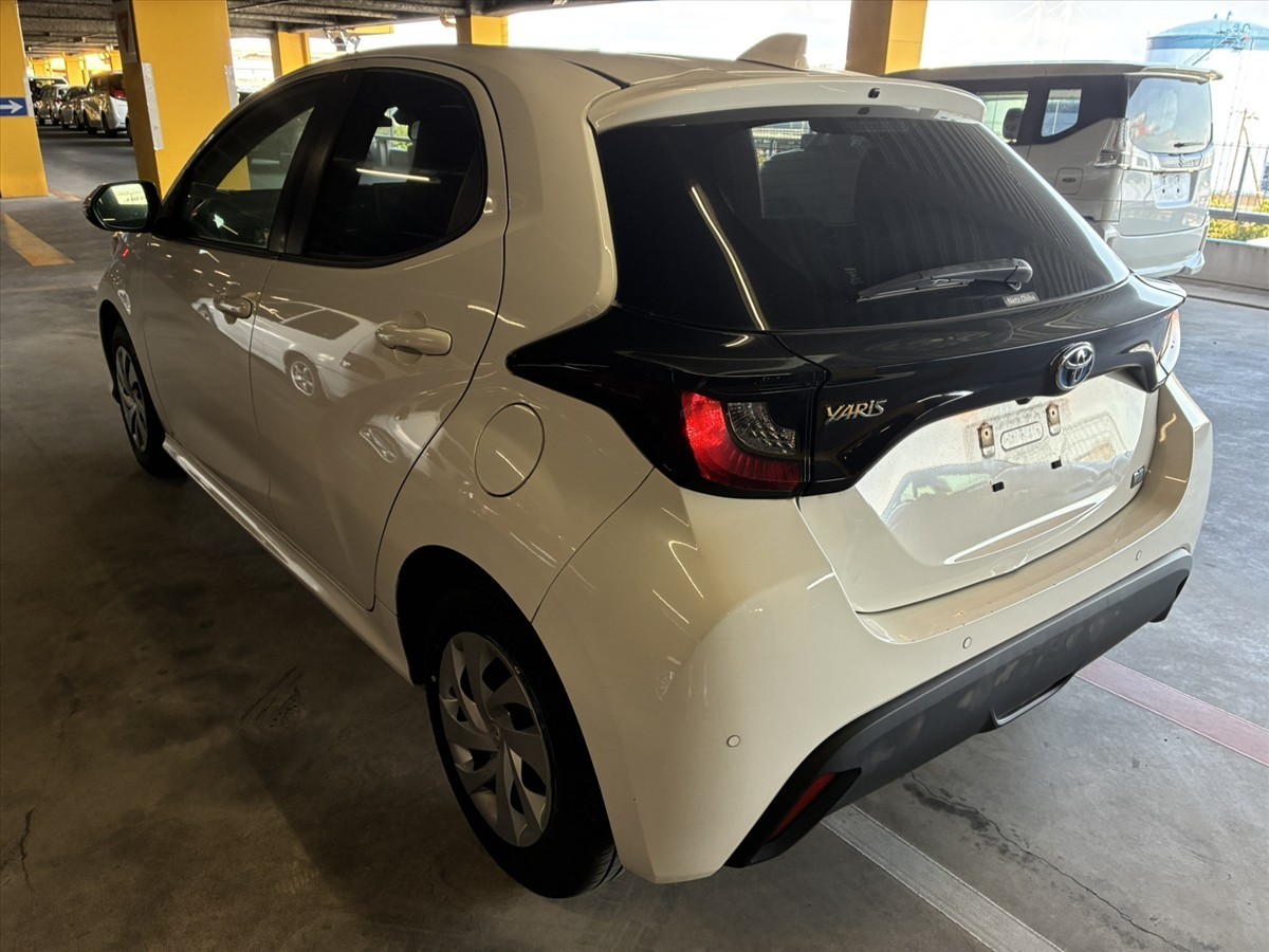 2021 Toyota Yaris thumbnail