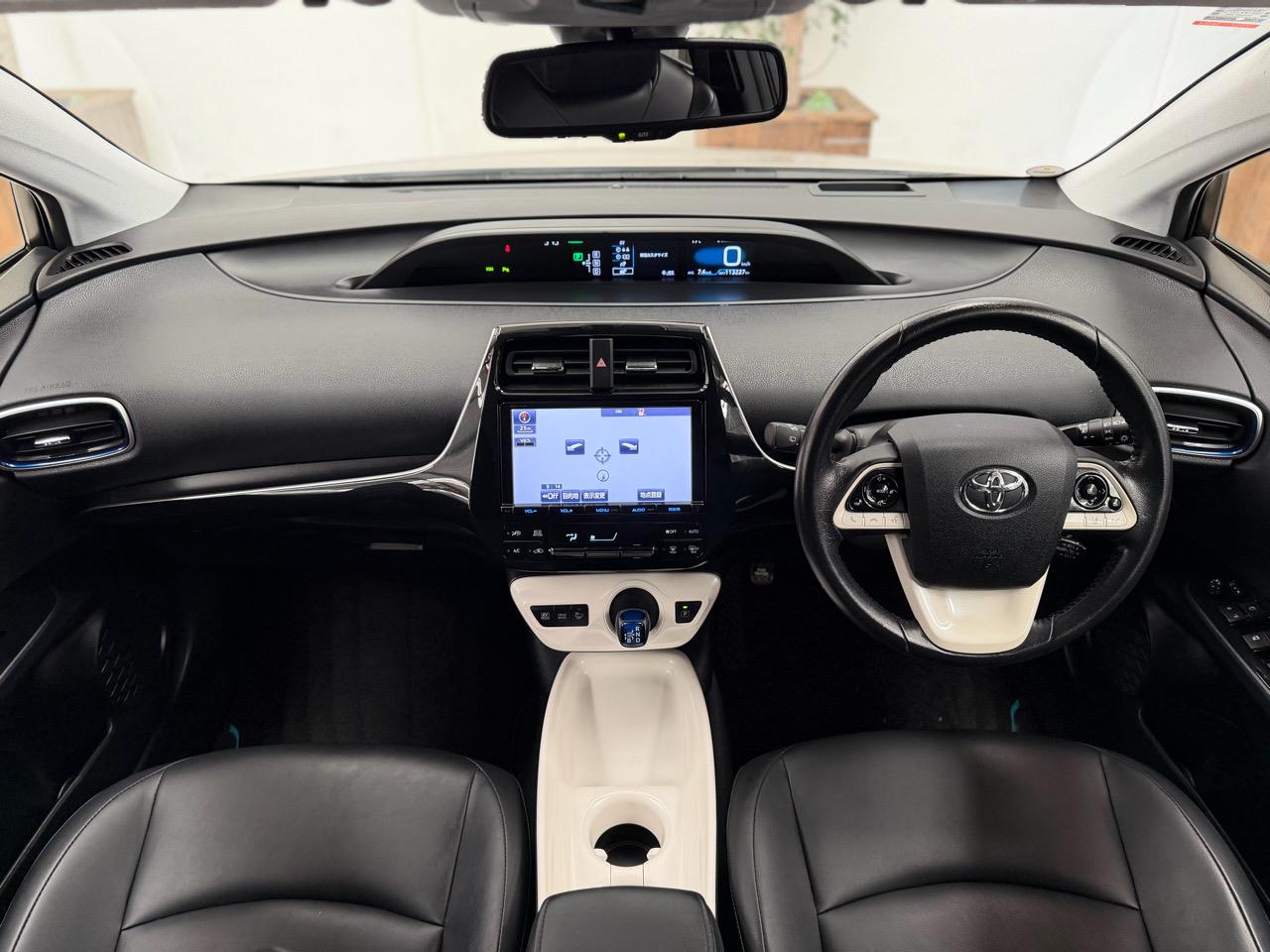 2016 Toyota Prius thumbnail